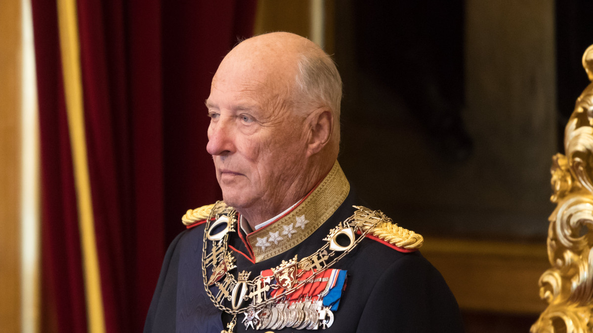 Niezatapialny? Popularność Haralda V rośnie mimo problemów norweskiej rodziny królewskiej