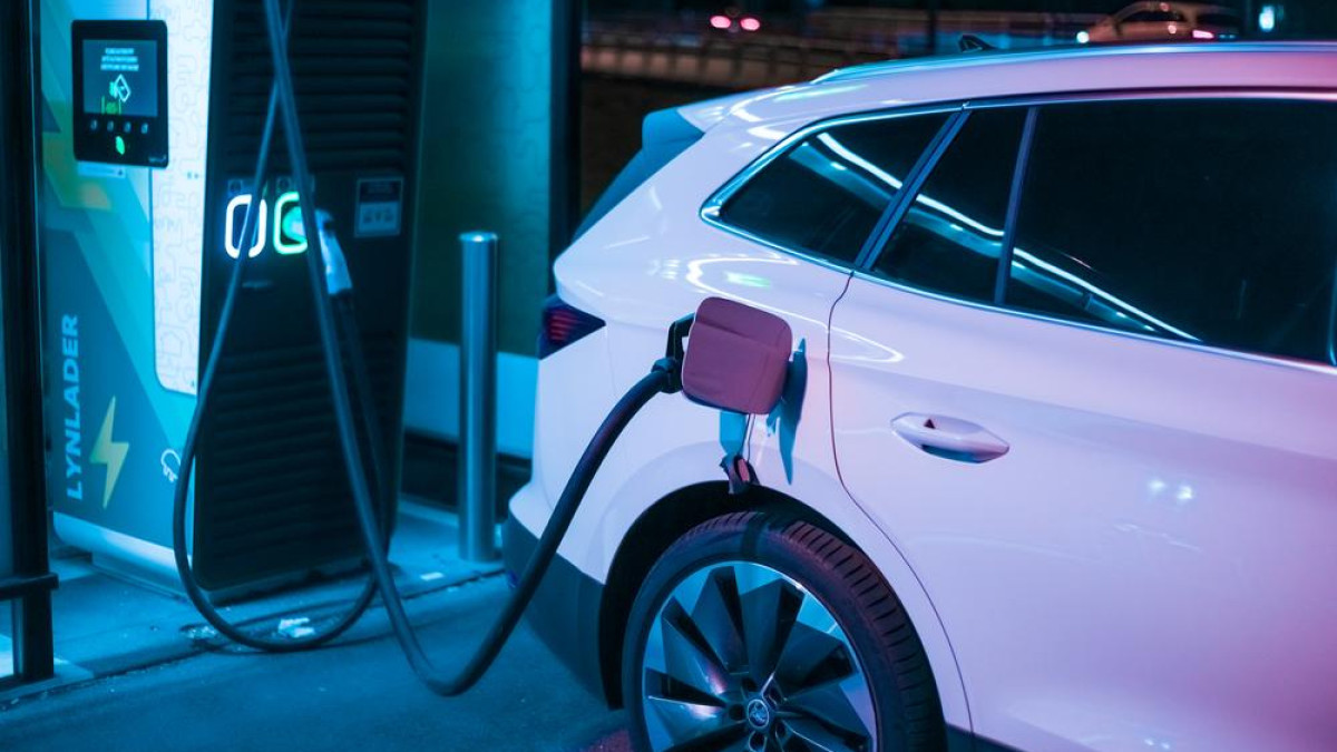 Elektryczny boom w Norwegii. Wiemy, ile procent aut to elbile