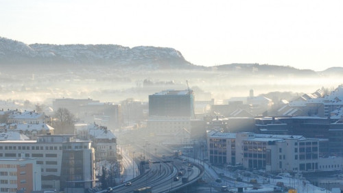 Alarm smogowy w Bergen: w tym tygodniu możliwa „jazda na daty” i kilkakrotnie wyższe opłaty bramkowe