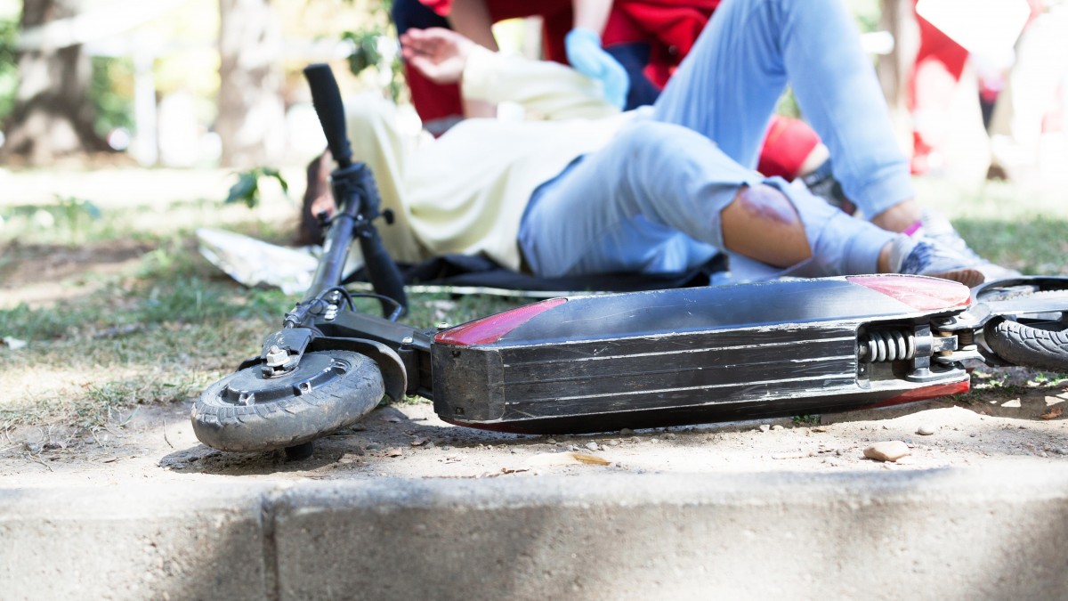 Jeszcze surowsze zasady korzystania z hulajnóg elektrycznych. Koniec jazdy pod wpływem alkoholu