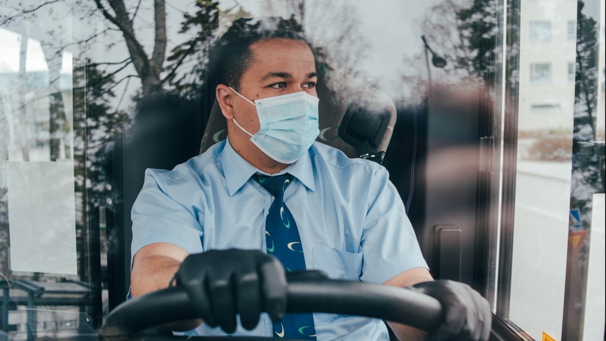 Nie służba zdrowia ani budowlanka: pracownicy tych branż najczęściej się zarażają 