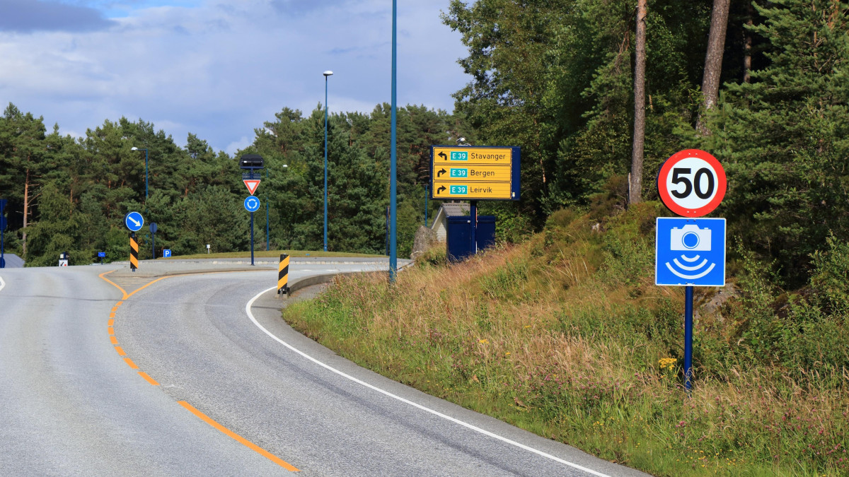 Złapany na fotoradarze w Bergen 61 razy. Obwinia swój... „rumuński styl jazdy”