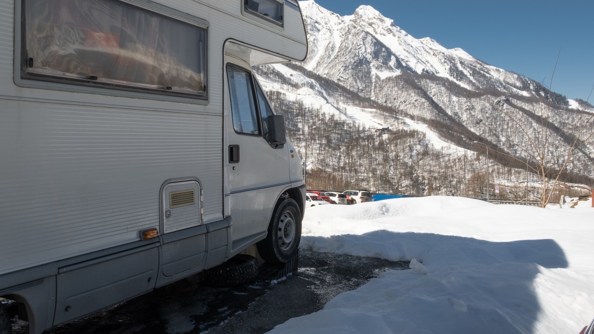 Zarząd Dróg przypomina: obowiązują nowe zasady dla ogumienia w ciężkich pojazdach