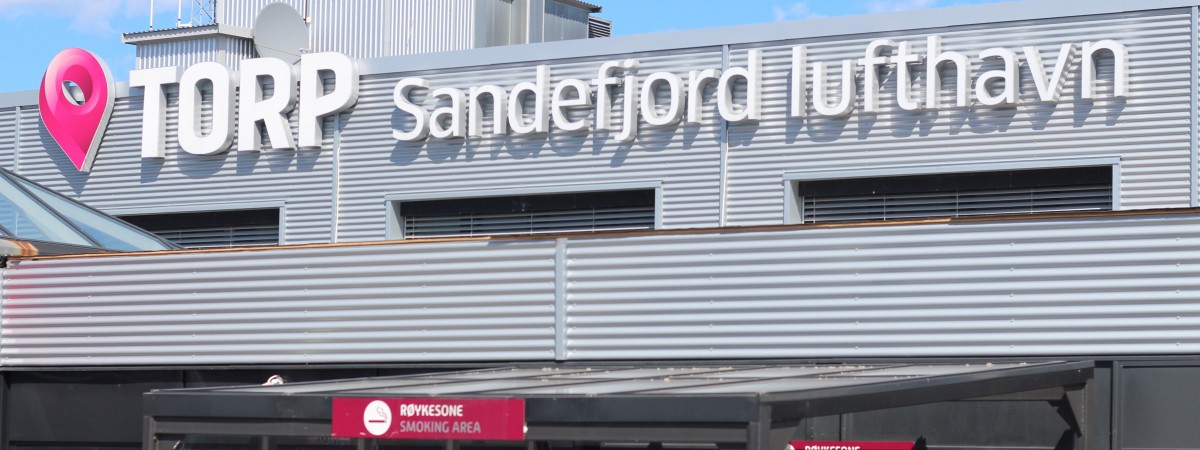 Polacy awanturowali się w samolocie. Przy wyjściu czekała na nich policja