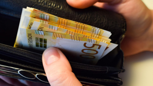 Z banknotami w kieszeni, czyli o przekazach pieniężnych do Polski