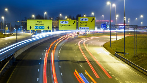 148 godzin i to tylko w godzinach szczytu. Mieszkańcy Norwegii tracą setki godzin w korkach