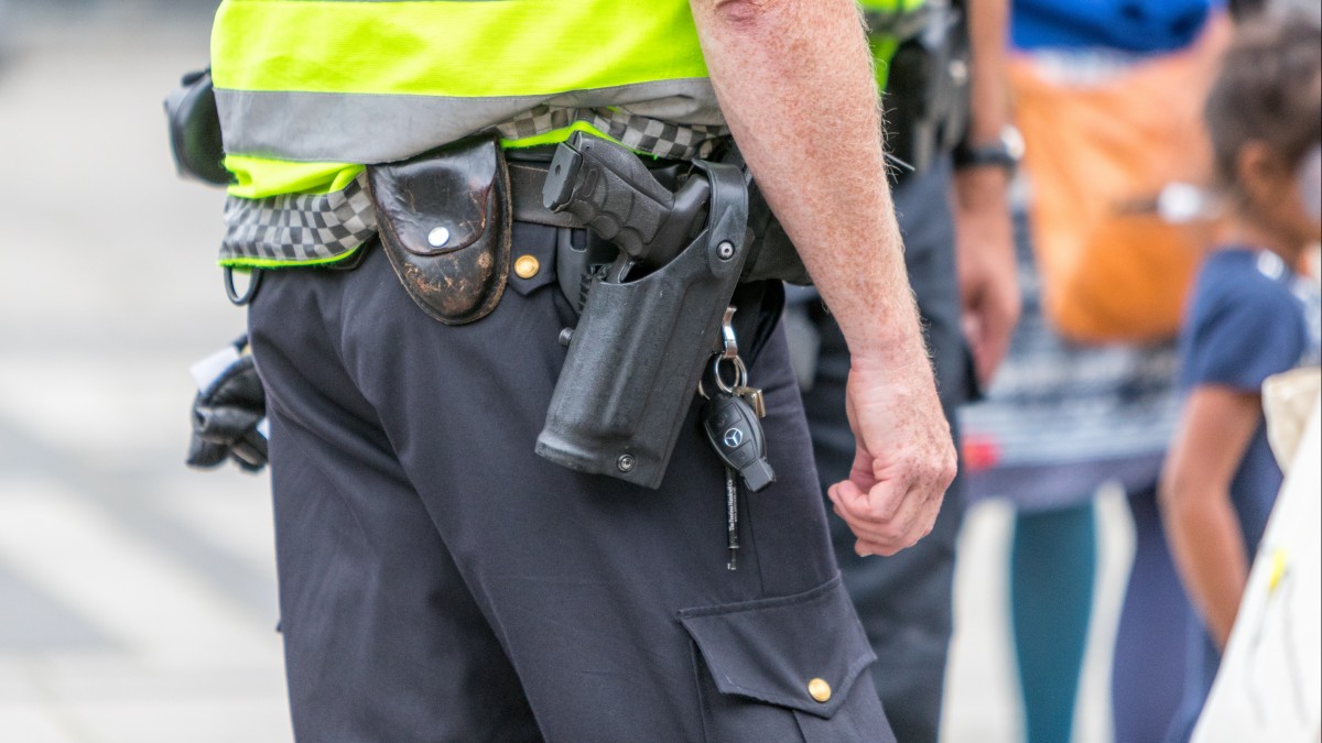 Policjanci nie będą już nosić broni. Zagrożenie terrorystyczne zmalało