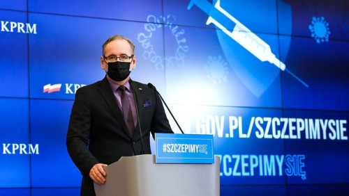 Obowiązkowe szczepienia i zaostrzenie restrykcji: Polska walczy z koronawirusem