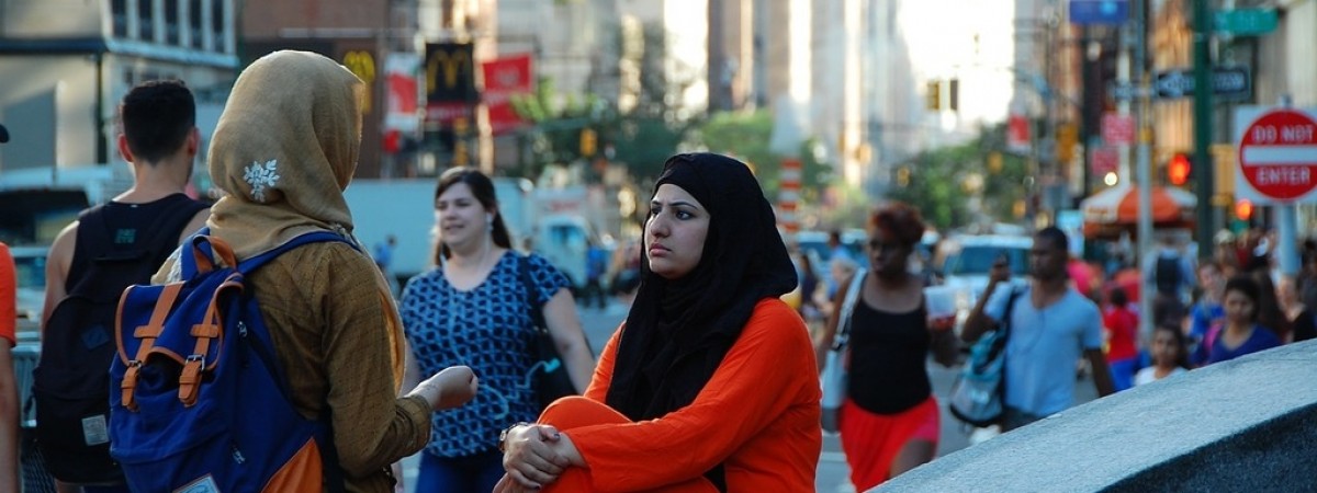 „Nie będę pozować bez hidżabu, to poniżające”. Muzułmanie za zmianą wymogów do wydania paszportu