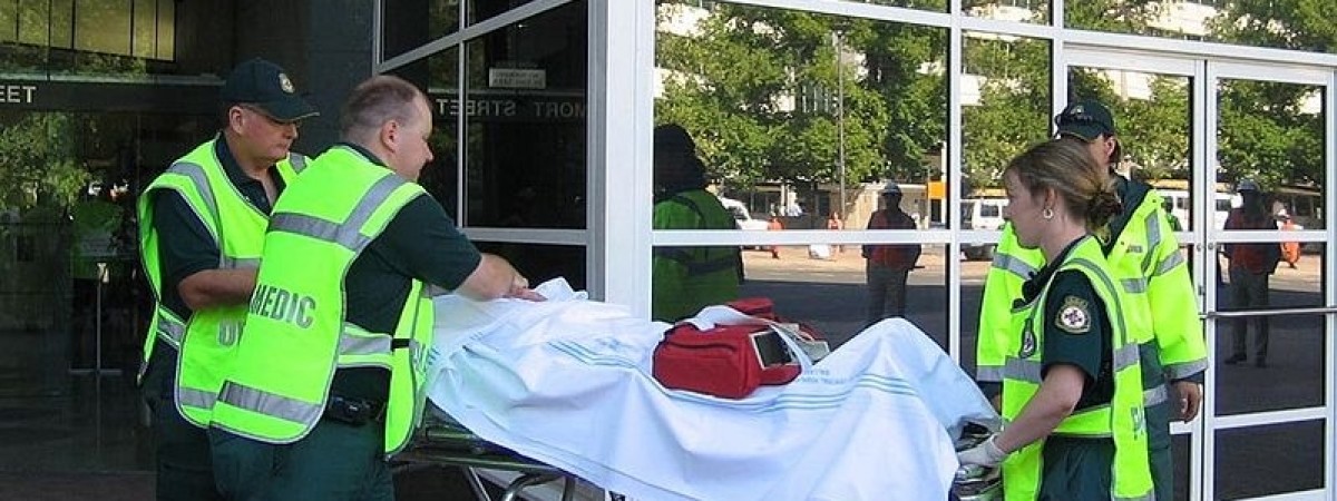 Butla z tlenem i nosze jako narzędzie do samoobrony? Strażacy i służby medyczne będą używać sprzętu, by się bronić