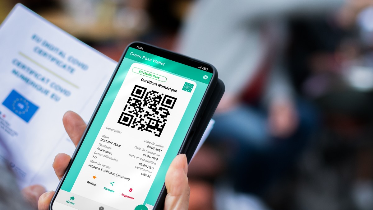 Zmiany w regulacjach wjazdowych: kolejny kraj z kwarantanną, rząd akceptuje nowe certyfikaty covidowe