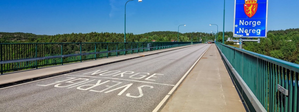 Rząd: Norwegia przedłuża kontrole na granicach. Opozycja: Schengen zagrożone
