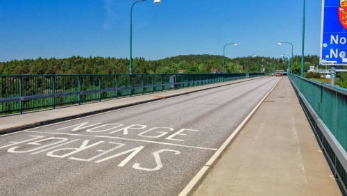 Rząd: Norwegia przedłuża kontrole na granicach. Opozycja: Schengen zagrożone