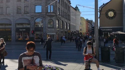 Dodatkowe środki ostrożności na wakacje. Policjanci w Oslo będę nosić broń