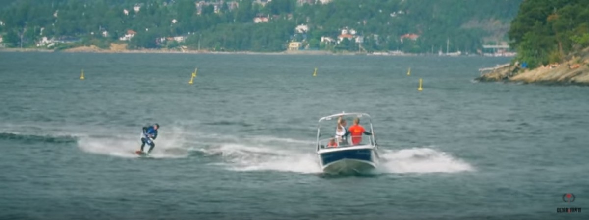 Tym razem nie o emigracji: polski raper „chilluje” nad fiordami [WIDEO]