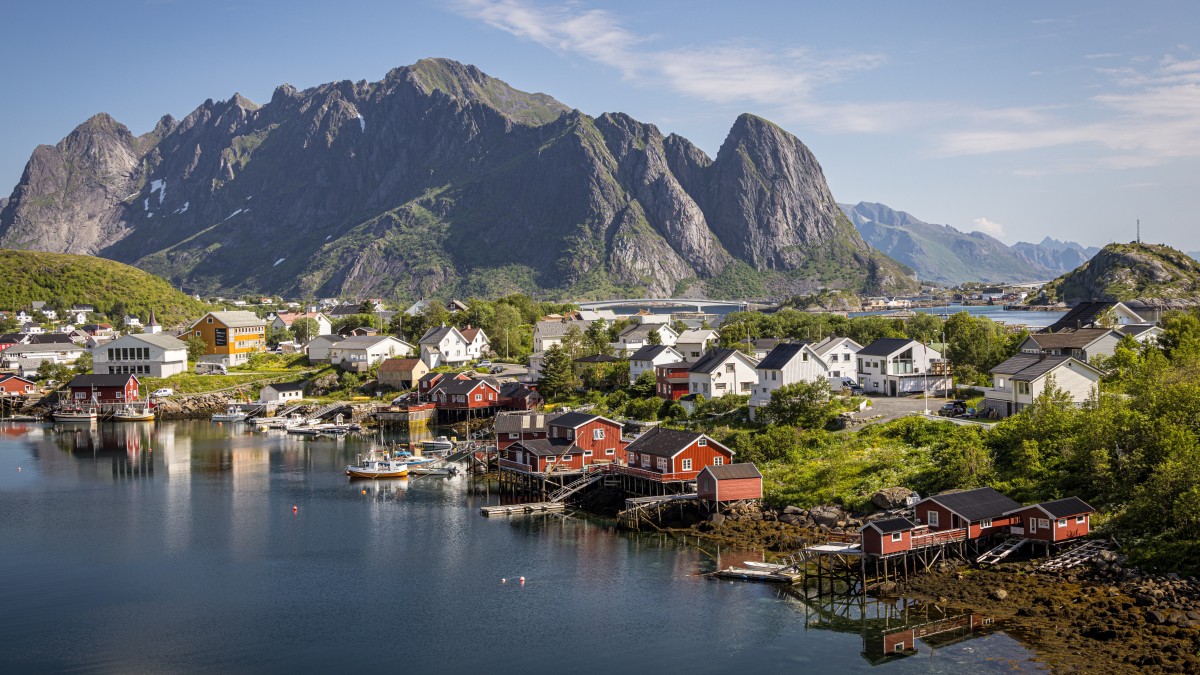 Koniec anarchii na Lofotach: policja będzie karać za złe parkowanie