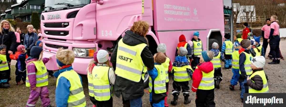 Cały różowy w szczytnym celu. Pierwszy taki wóz strażacki w Norwegii