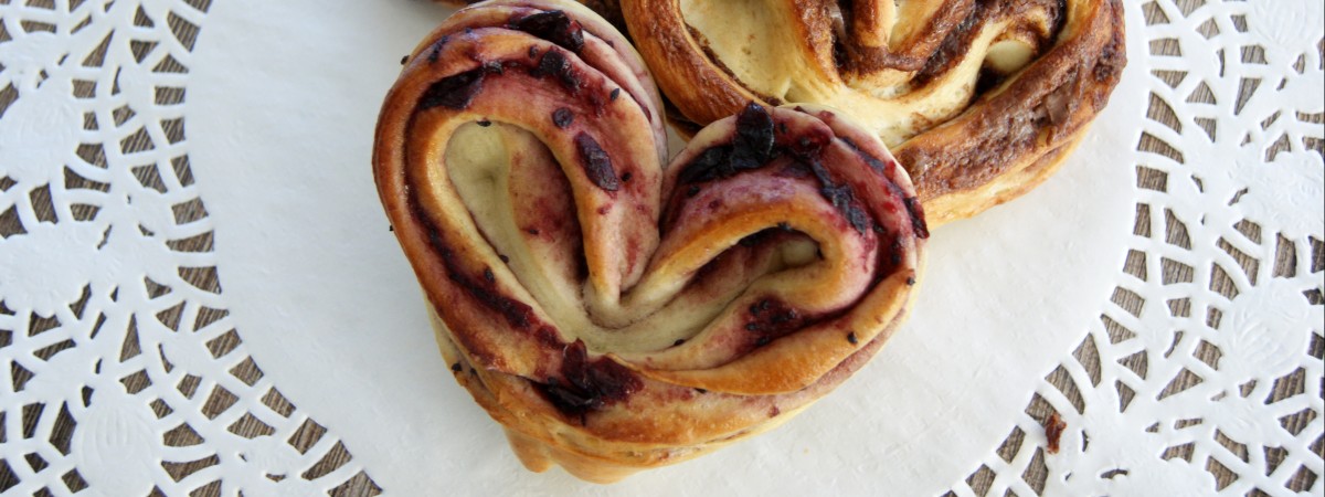 Słodkie bułeczki w kształcie serca –  idealne na każdą okazję