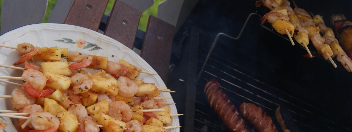 Propozycje na majowego grilla. Szaszłyki czy chrupiące skrzydełka?