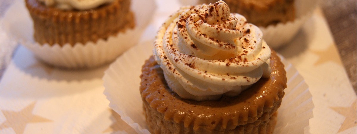 Kawowe serniczki świąteczne