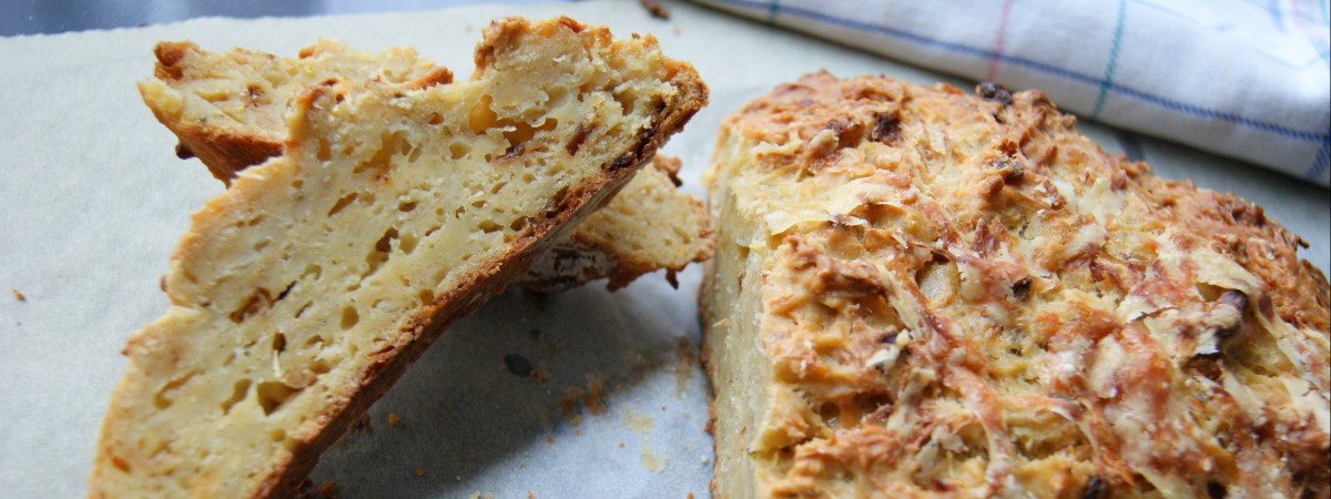 Chlebek ziemniaczano-cebulowy – pyszny dodatek do sałatek i zup