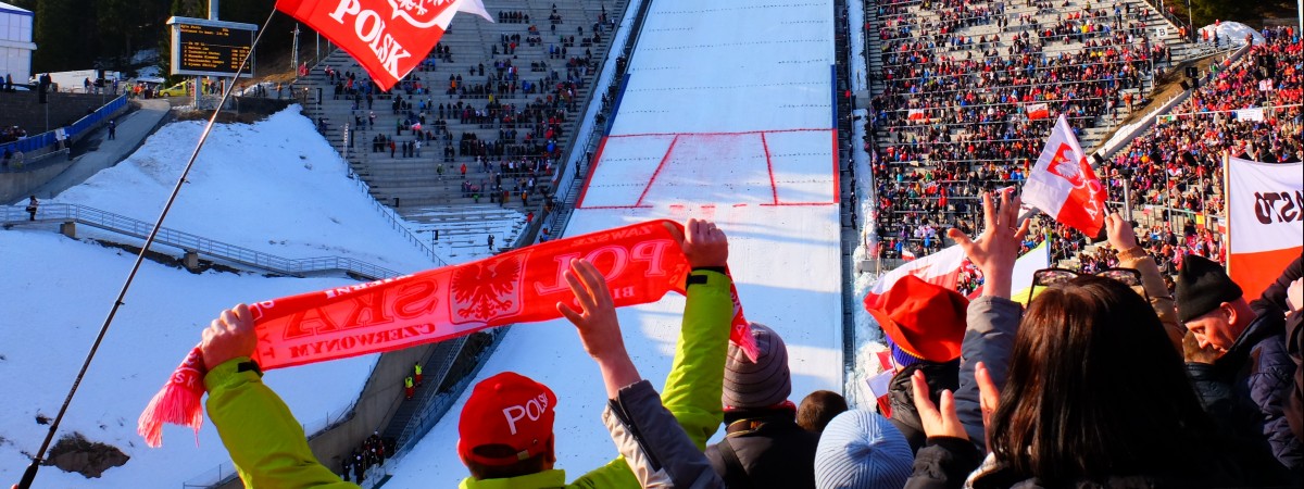 Szał na skoki narciarskie trwa: tysiące Polaków będzie kibicować skoczkom w Holmenkollen
