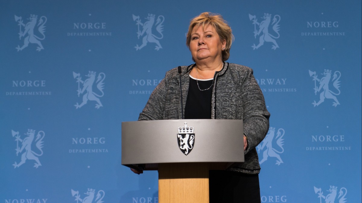 Polacy i Szwedzi nie są winni infekcji w kraju fiordów: premier broni imigrantów  i ustawia młodzież do pionu