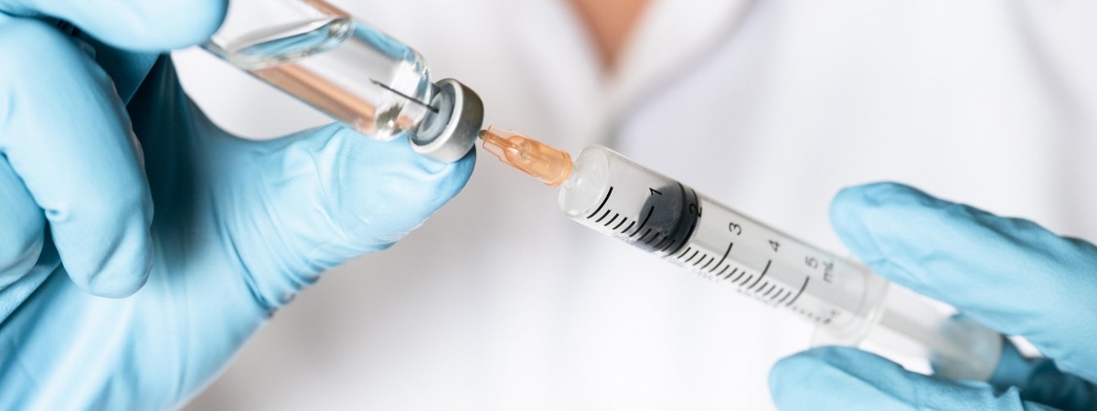 Zaczyna brakować szczepionek na wściekliznę. Liczba chętnych bije rekordy