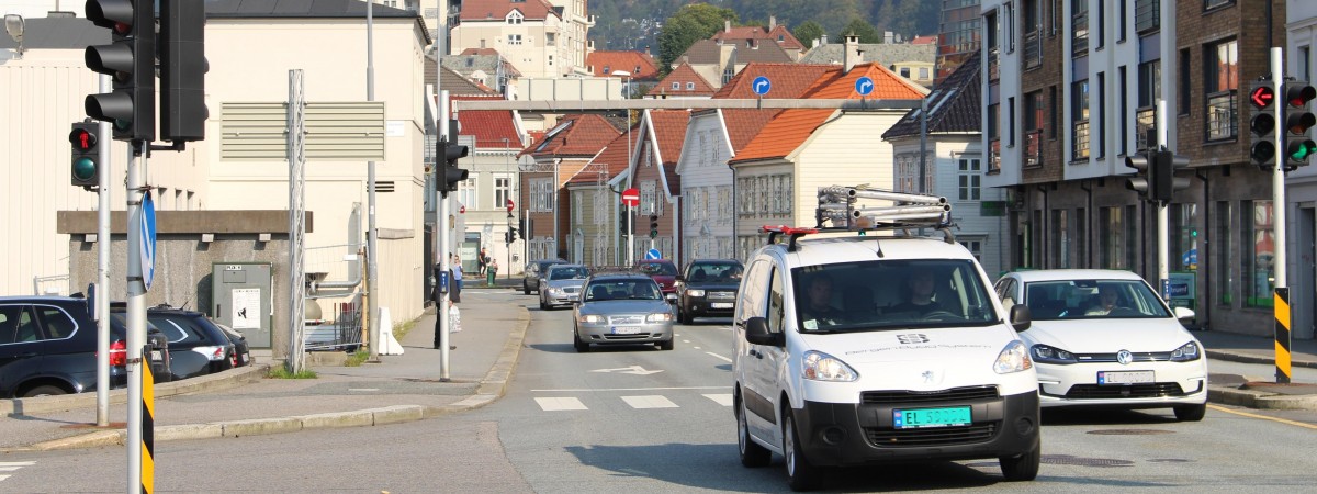 Nowe zasady parkowania i mniej miejsc postojowych. Bergen ogranicza ruch w centrum