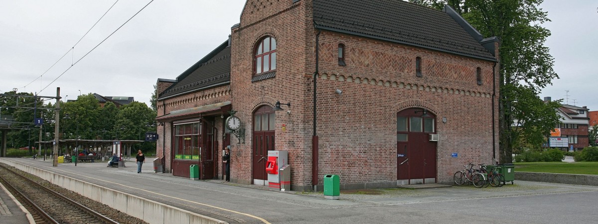 Od kwietnia bilety okresowe znów na parkingach Bane NOR. Pasażerowie zapłacą mniej