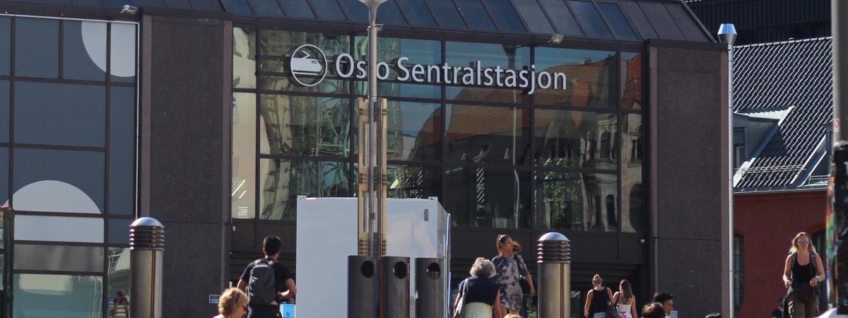 Kolejne opóźnienia i odwołane pociągi: awaria sygnału na Østfoldbanen trwa