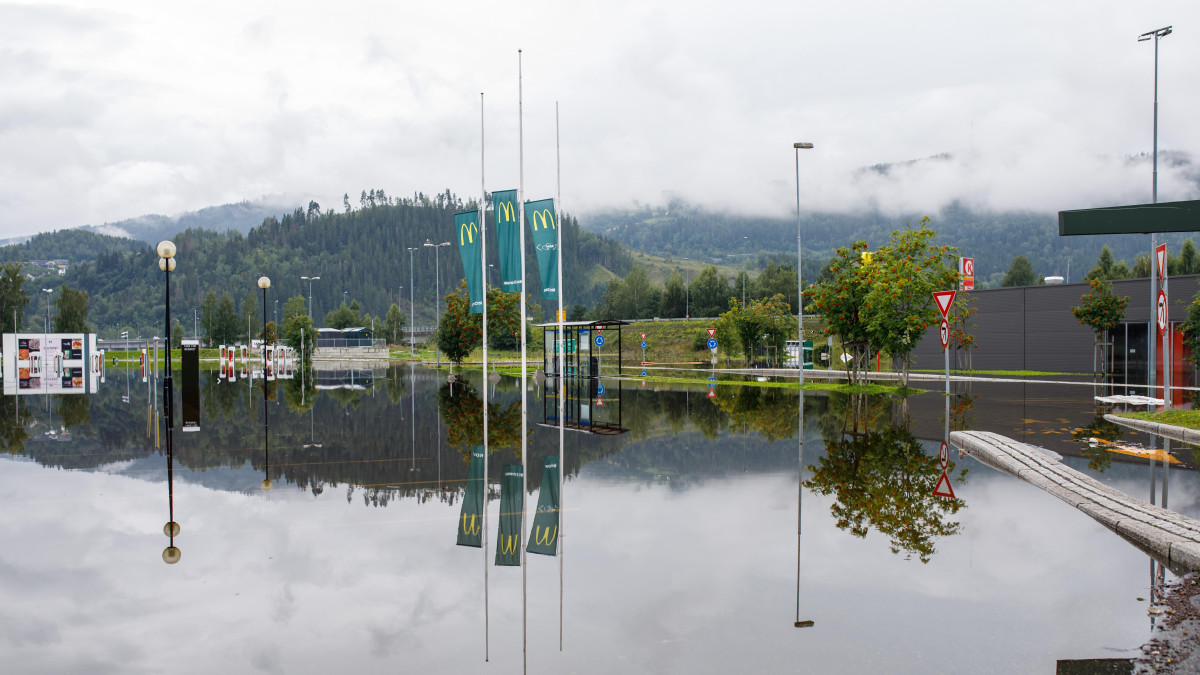 Żółty stopień zagrożenia powodziami i osunięciami ziemi we wschodniej Norwegii. Może być jeszcze groźniej