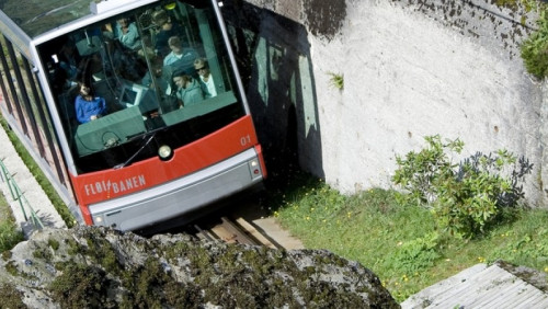 Tunel albo kolejka jako atrakcje turystyczne? Oto najdziwniejsze miejsca, które warto odwiedzić