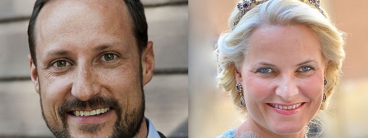 Księżna Mette-Marit próbuje chronić syna, więc… cytuje Szymborską: „Życie – jedyny sposób, żeby obrastać liśćmi”