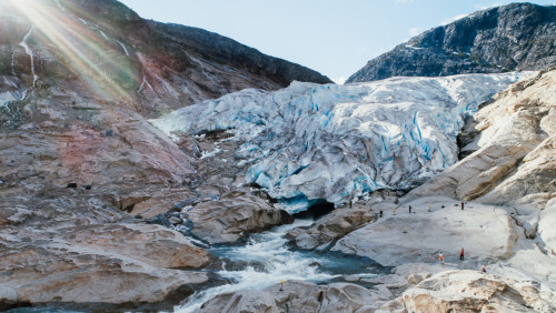 Lodowce piękne i… niebezpieczne: czy zmiany klimatu doprowadzą w Norwegii do tragedii?