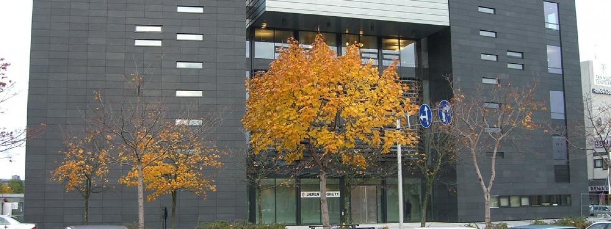 Polacy skazani. W puszkach od farby szmuglowali do biur wódkę i piwo 