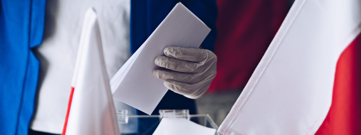 „Nie miałem jak zagłosować, mój pakiet dopiero dotarł”: masowe protesty wyborcze przedstawicieli Polonii