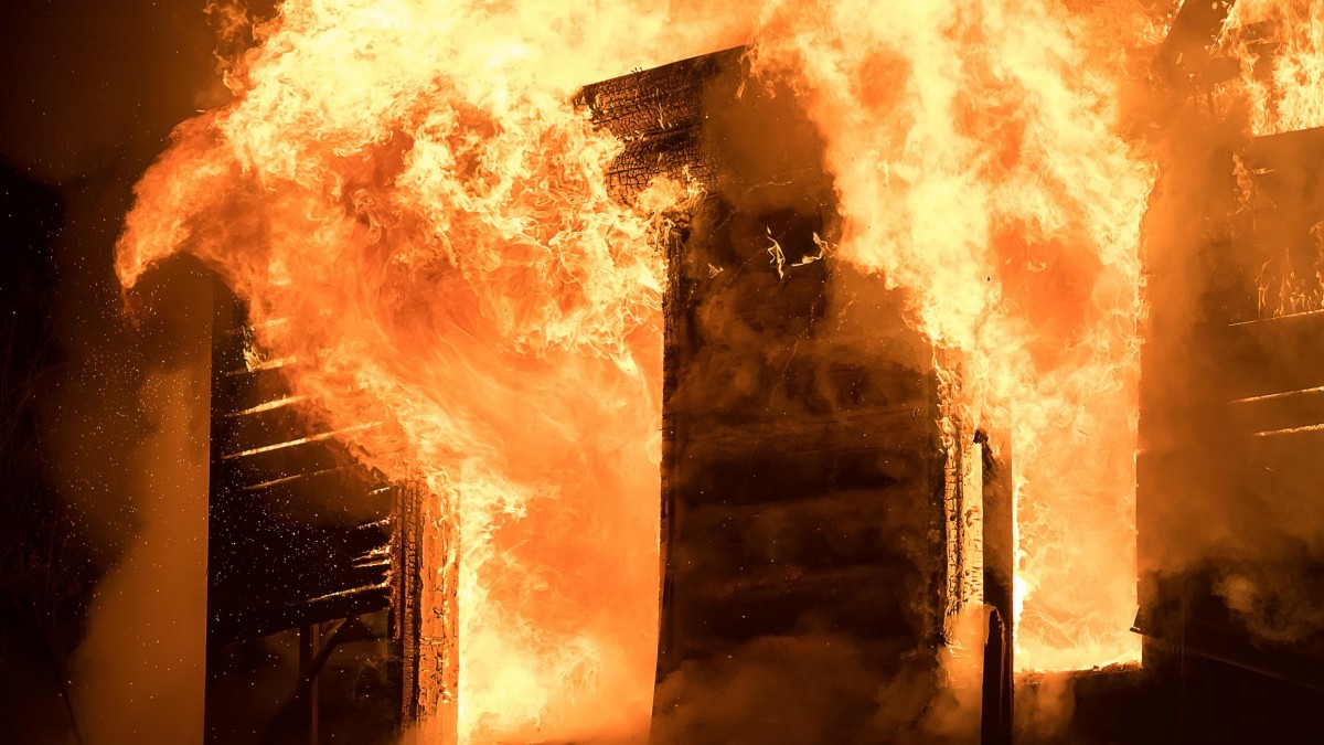 Najpierw zabił żonę i dzieci, potem podpalił dom? Szczegóły tragedii w Svelvik