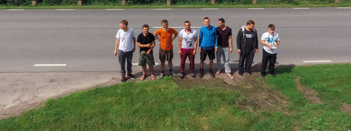 Każdego dnia pokonywali rowerem 130 kilometrów, by dojechać na Przylądek Północny. Dron robił im zdjęcia  