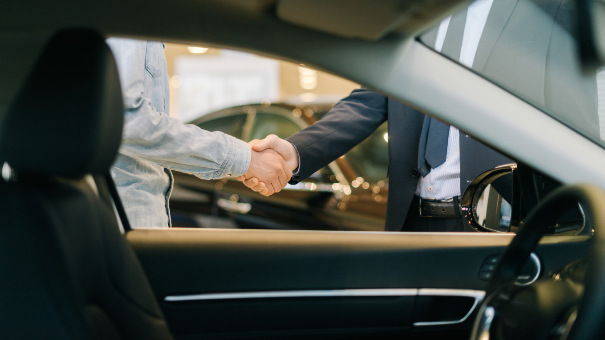 Reklamacja przy zakupie samochodu – czy wiesz, że masz ubezpieczenie ochrony prawnej (rettshjelpsforsikring)?