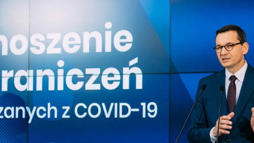 Znikają maseczki i limity w barach, pojawią się siłownie i wesela: ciąg dalszy znoszenia obostrzeń