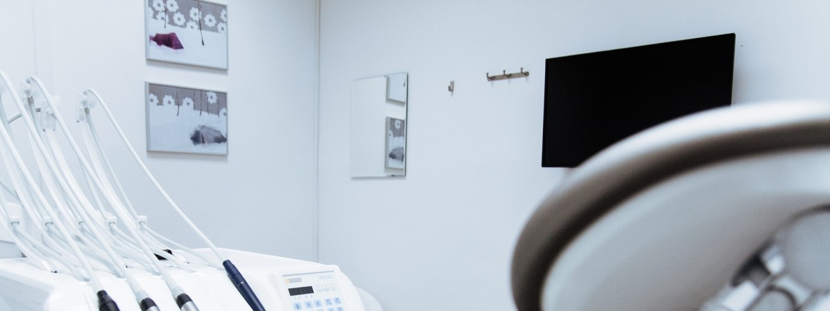 Pacjenci mogą pożegnać się z pieniędzmi na ortodontę. Sceptycy: „Zamożność będzie oceniana po uśmiechu”