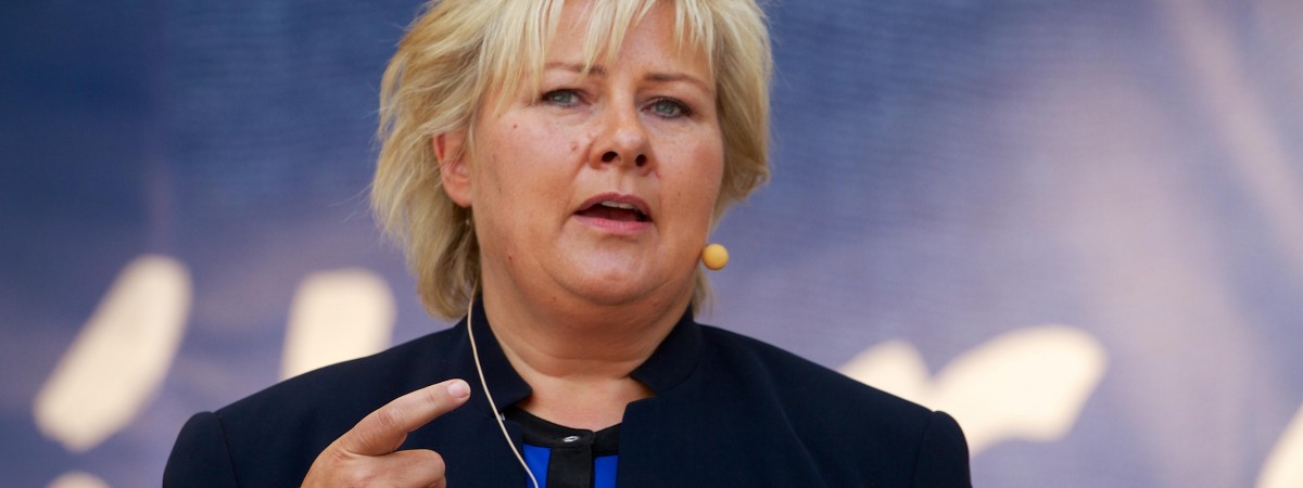  Uchodźcy przebywali w nieludzkich warunkach. Erna Solberg to pochwala? 