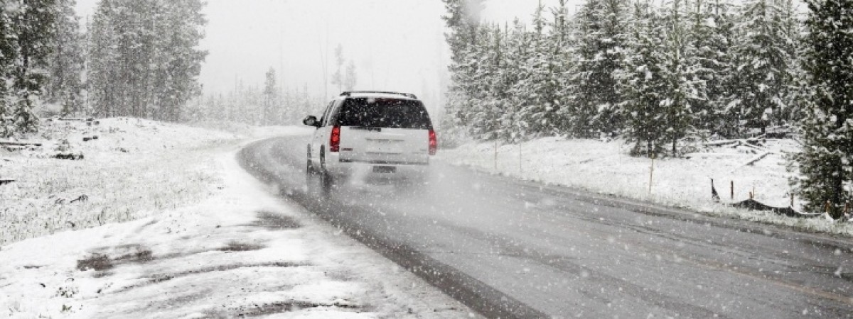 Ostrzeżenie dla kierowców: śnieg i oblodzone górskie przejazdy