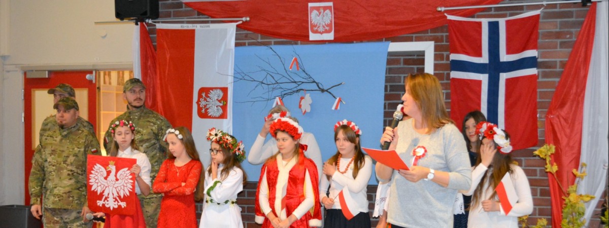 Całymi rodzinami świętowano Dzień Niepodległości w Bergen. Polska Szkoła zapełniła się po brzegi      
