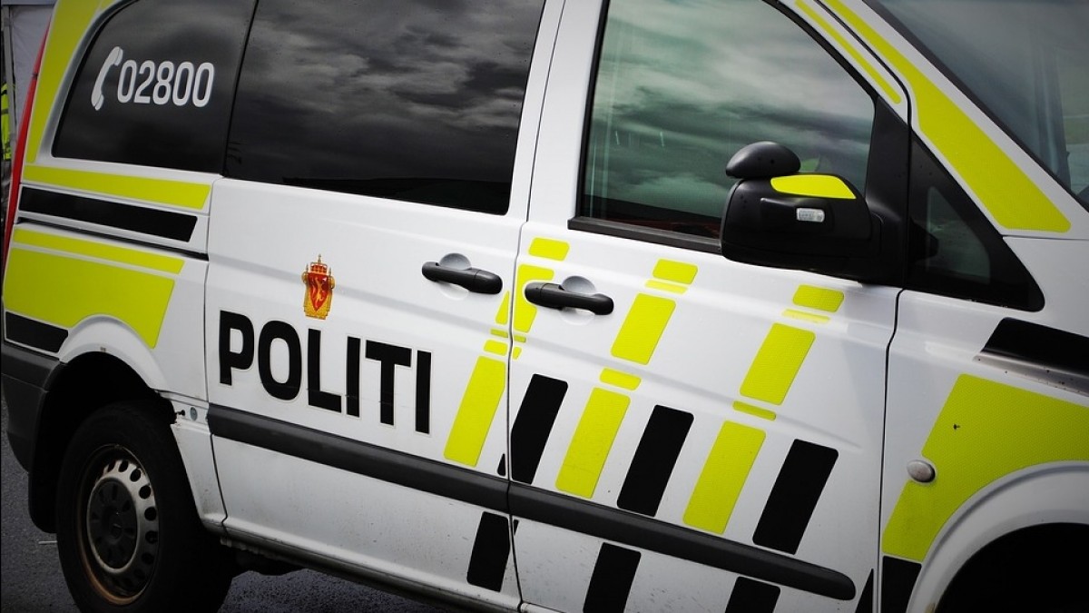 Antyislamska manifestacja i zamieszki w Sandefjord: spalono Koran, policja użyła gazu