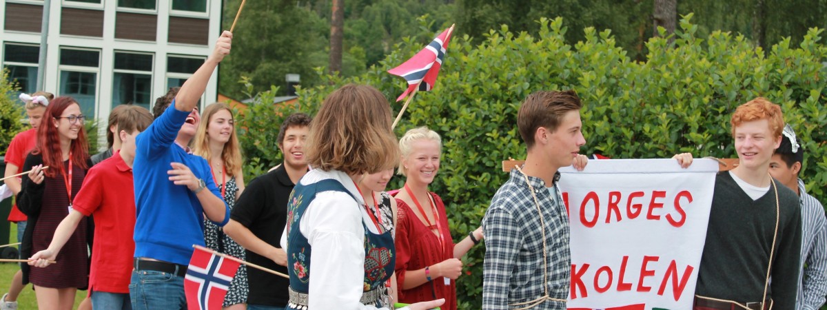 Zostań Norwegiem w trzy tygodnie. Szkoła uczy dzieci wszystkiego, co „typowo norweskie” 