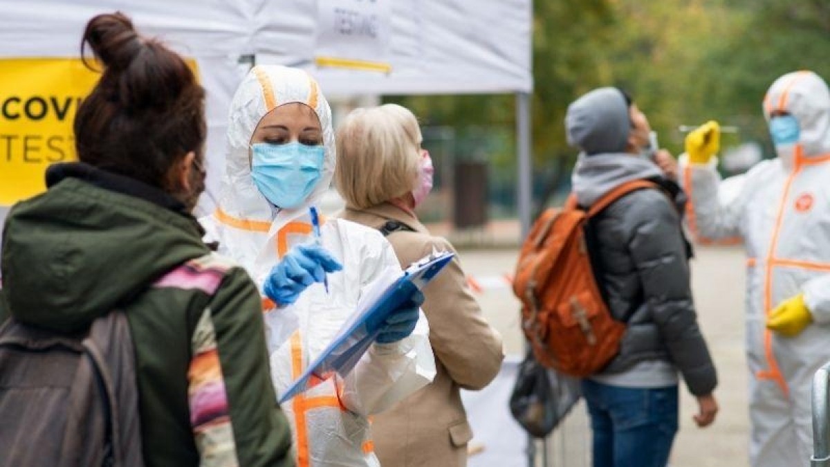 Brytyjska odmiana koronawirusa w zamkniętych gminach: 65 wykrytych przypadków w Nordre Follo