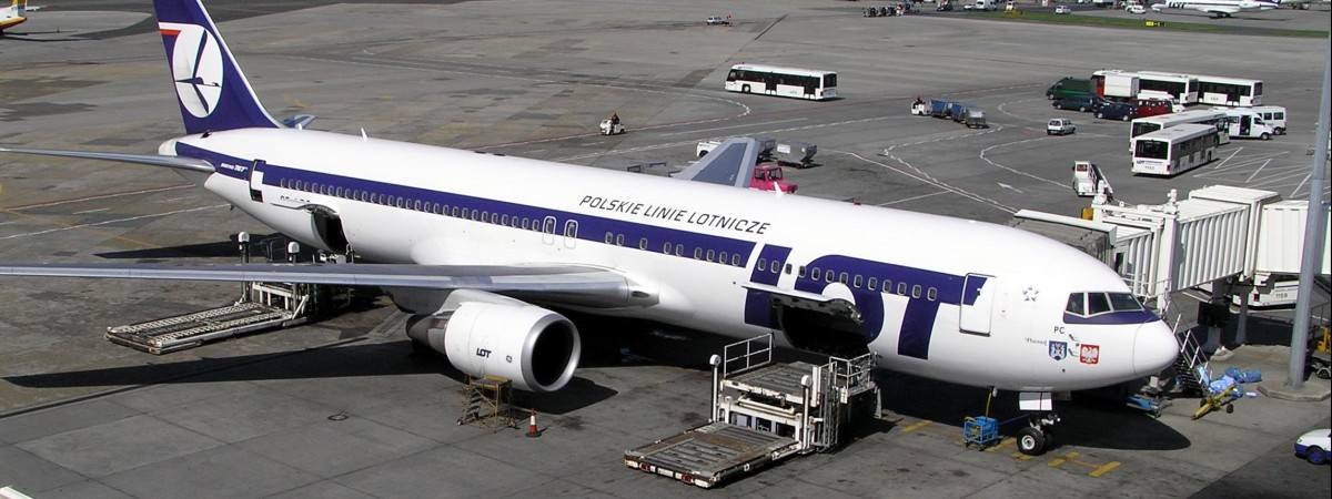 Rząd organizuje połączenia dla Polaków za granicą. Rusza akcja #LotDoDomu