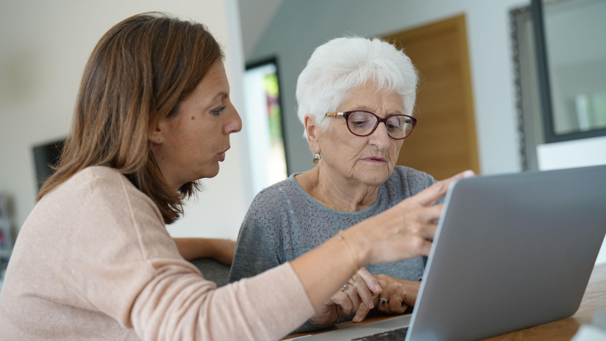 Tańsze loty, cyfrowi seniorzy i... sarkofag dla króla: plan budżetowy Norwegii na 2025 rok